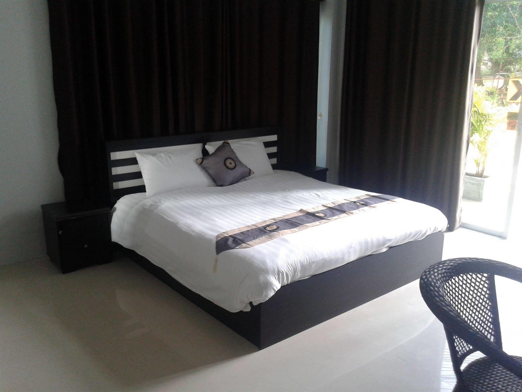 Nai Harn But Different Phuket Boutique Hotel מראה חיצוני תמונה