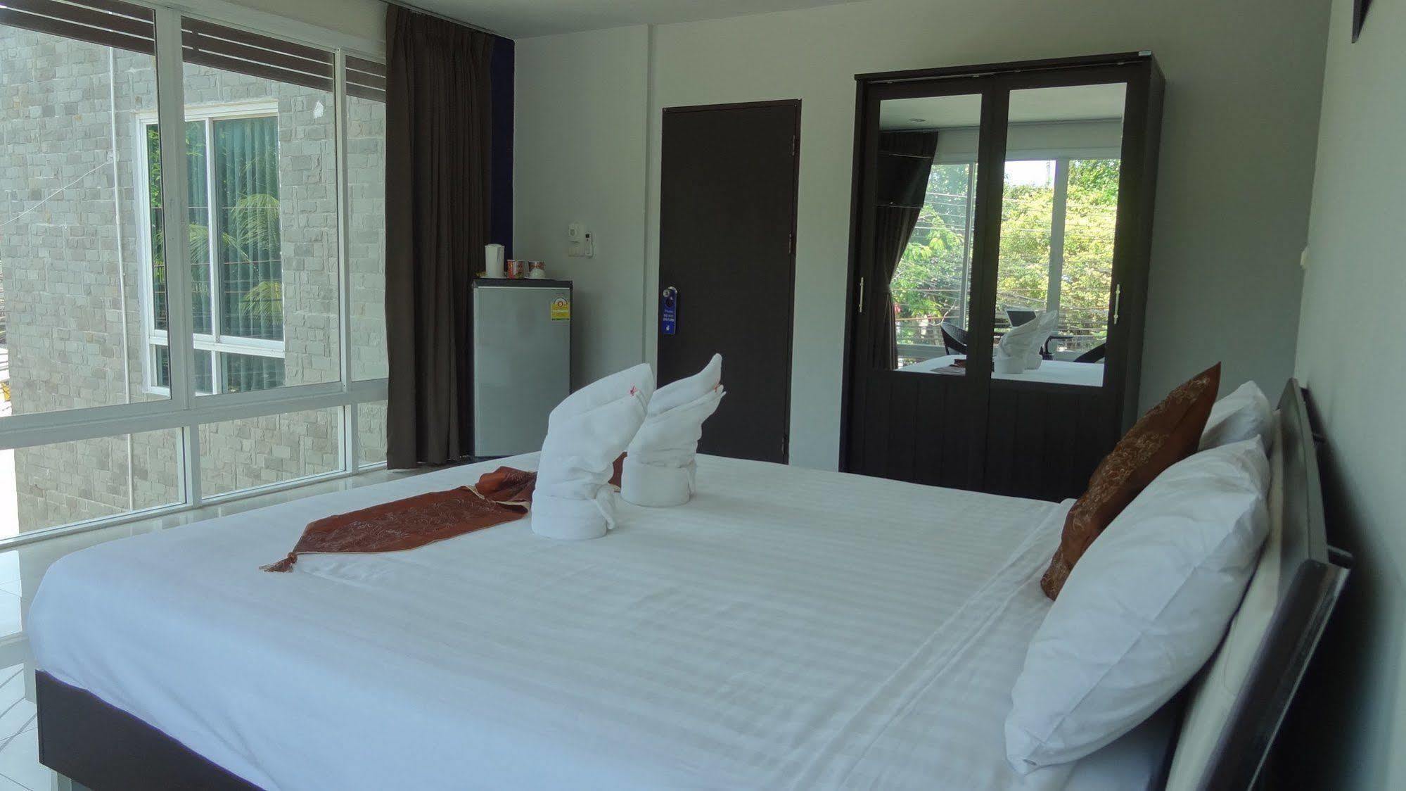 Nai Harn But Different Phuket Boutique Hotel מראה חיצוני תמונה