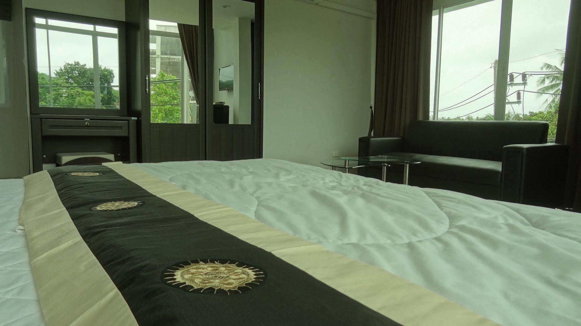 Nai Harn But Different Phuket Boutique Hotel מראה חיצוני תמונה